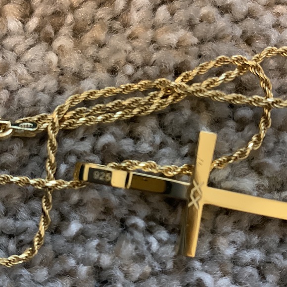 14kt gold men’s cross necklace with 24in. Chain - Picture 6 of 8